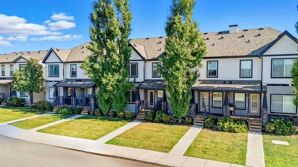 7 Copperpond Landing SE