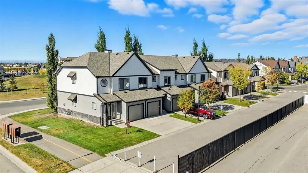7 Copperpond Landing SE