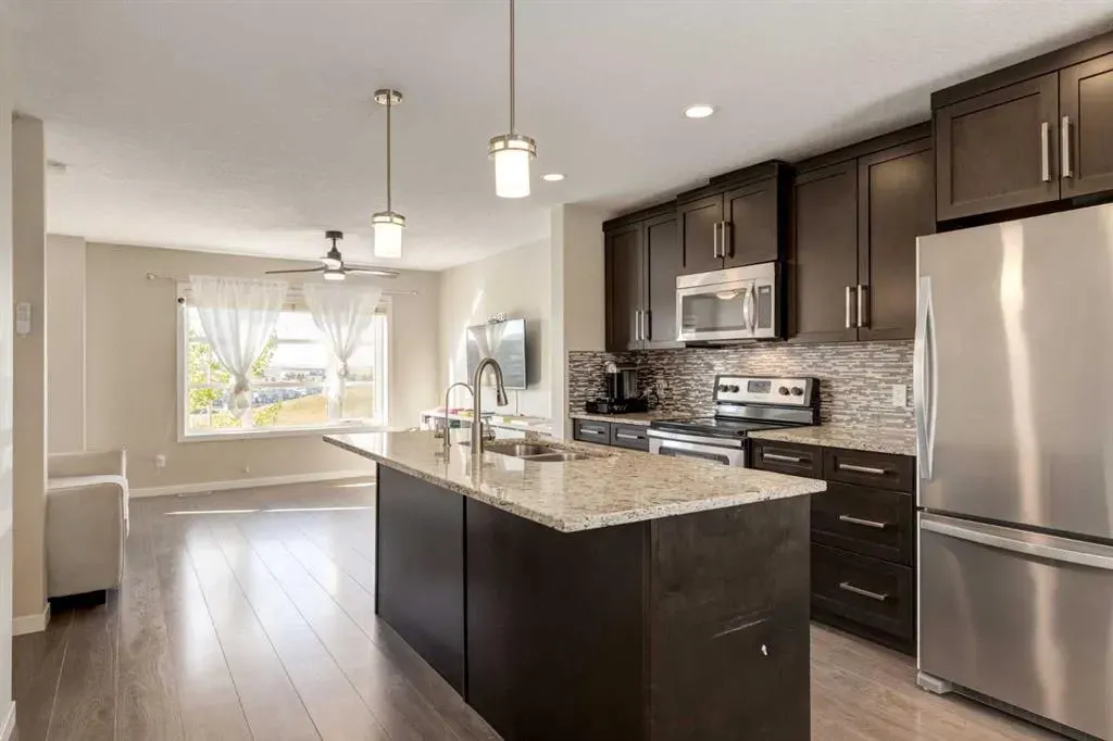 905 Evansridge Park NW