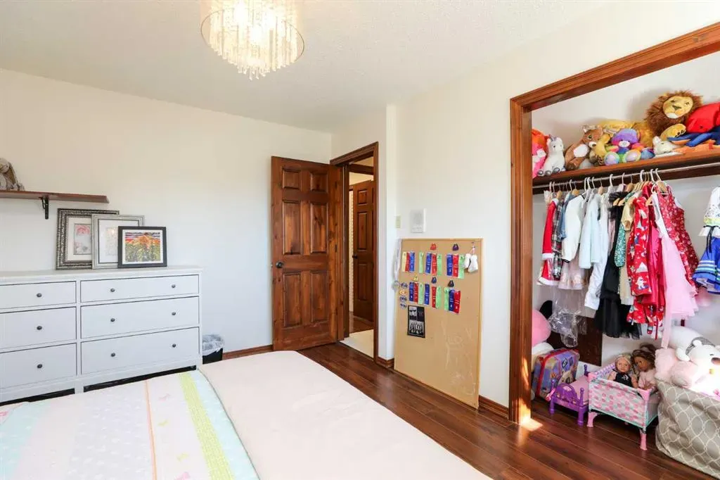 107 Temple Crescent W