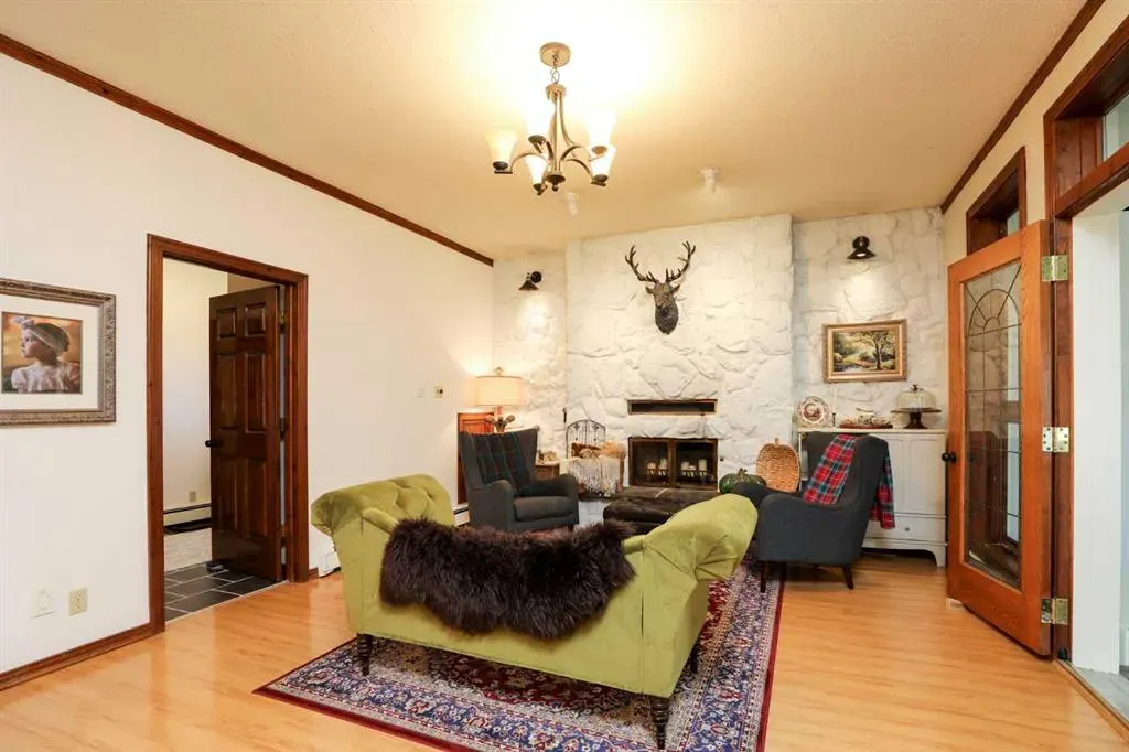 107 Temple Crescent W