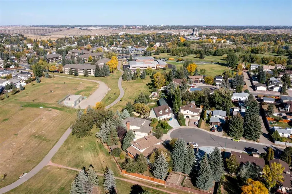 107 Temple Crescent W