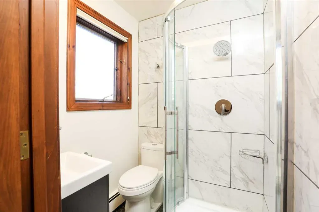 107 Temple Crescent W