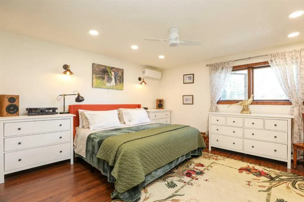 107 Temple Crescent W
