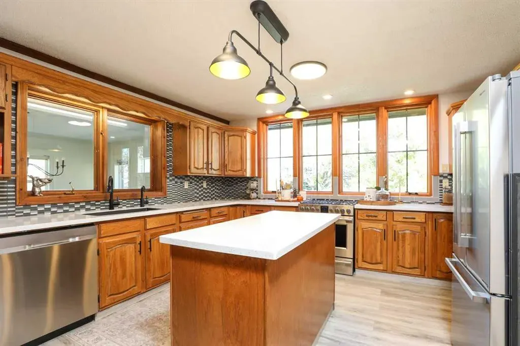 107 Temple Crescent W