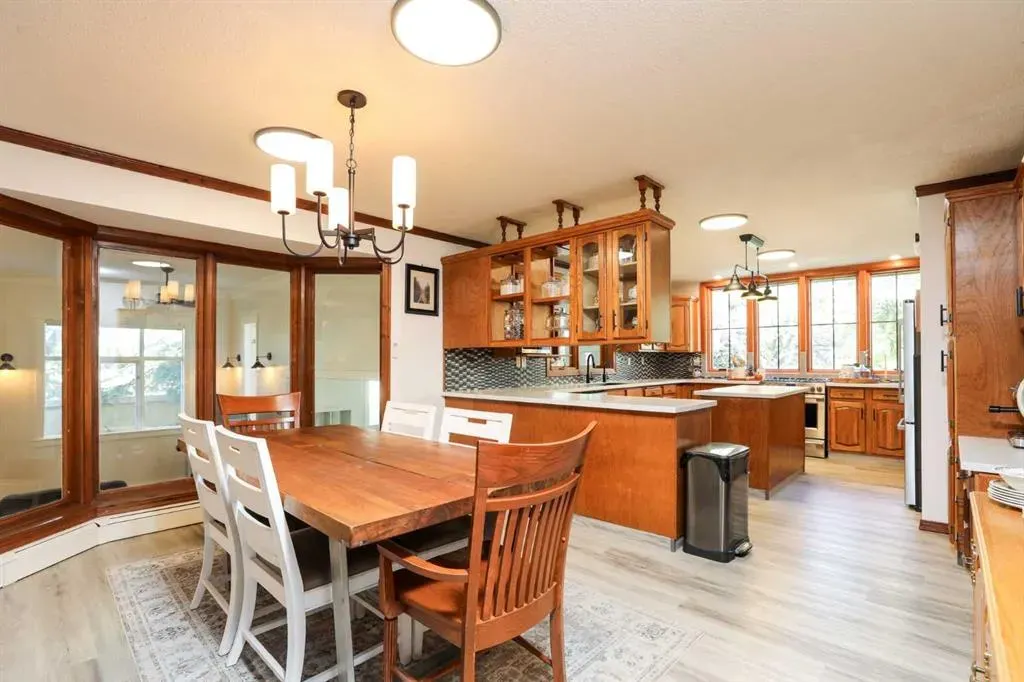 107 Temple Crescent W