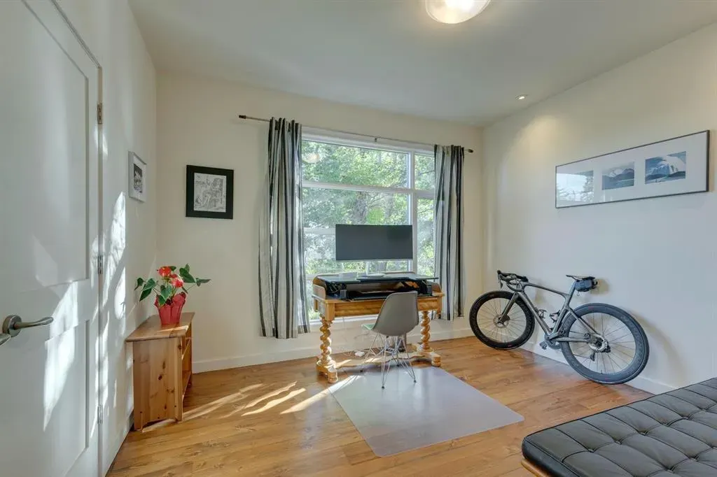 4 Spruce Bank Crescent SW