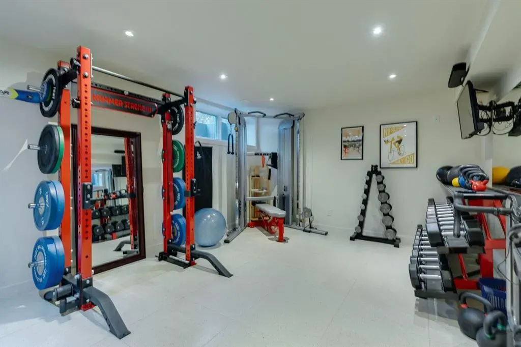 4 Spruce Bank Crescent SW