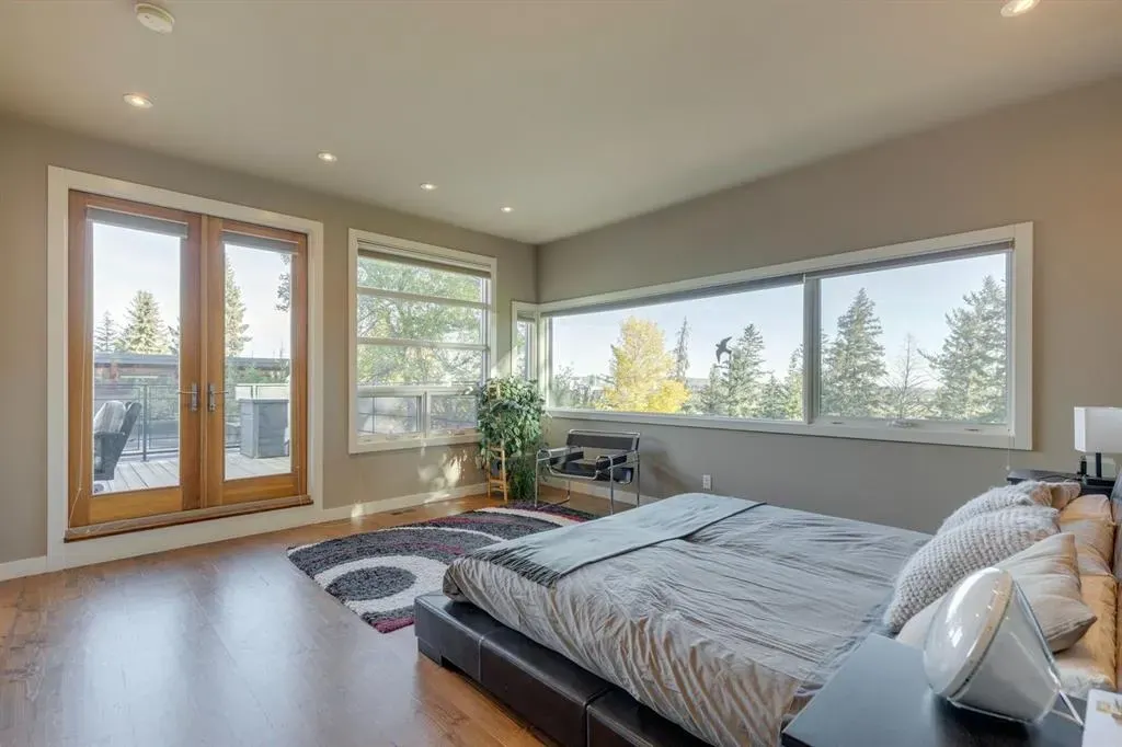 4 Spruce Bank Crescent SW