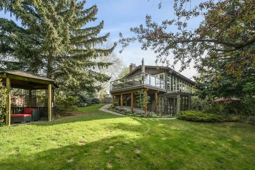 127 Varsity Estates Grove NW