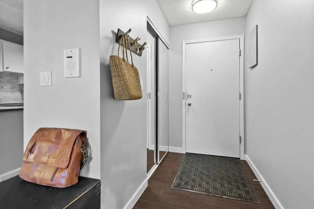 1001 68 Avenue SW, #205