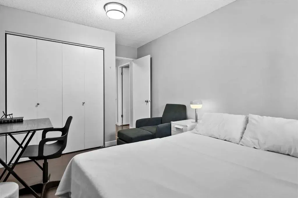 1001 68 Avenue SW, #205