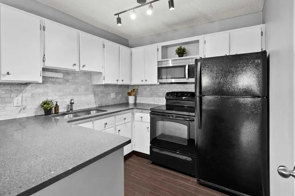 1001 68 Avenue SW, #205