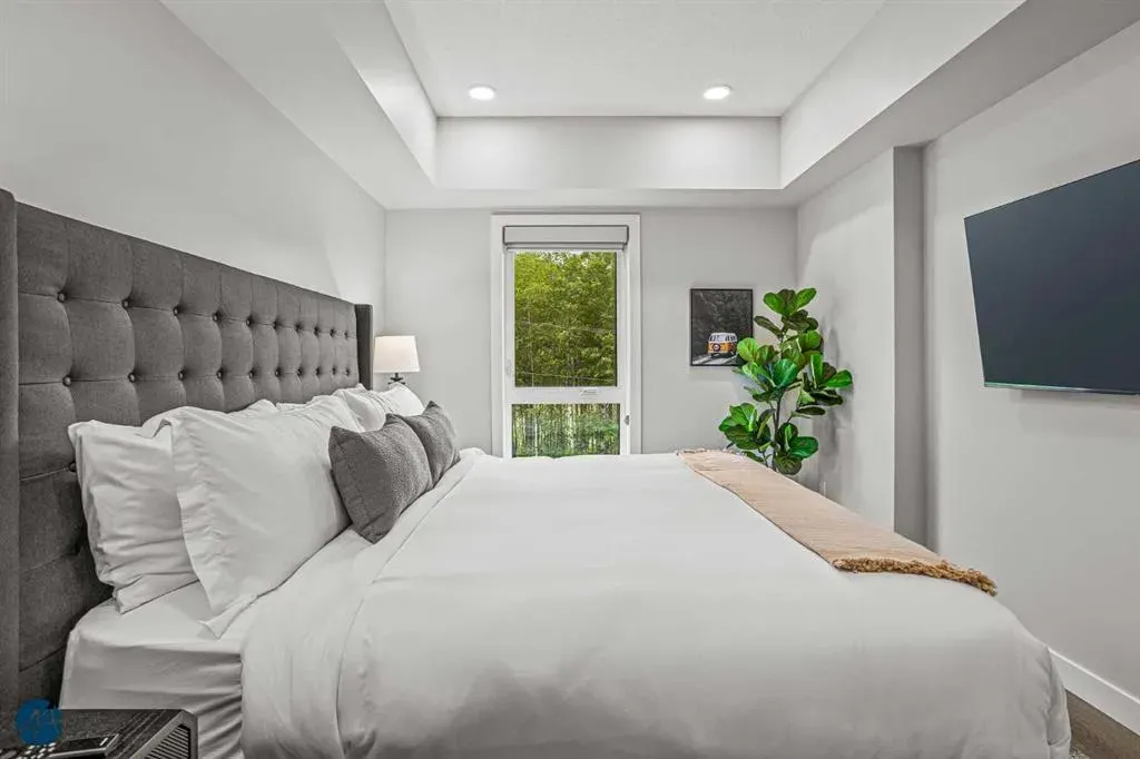 200 2 Avenue, #1217