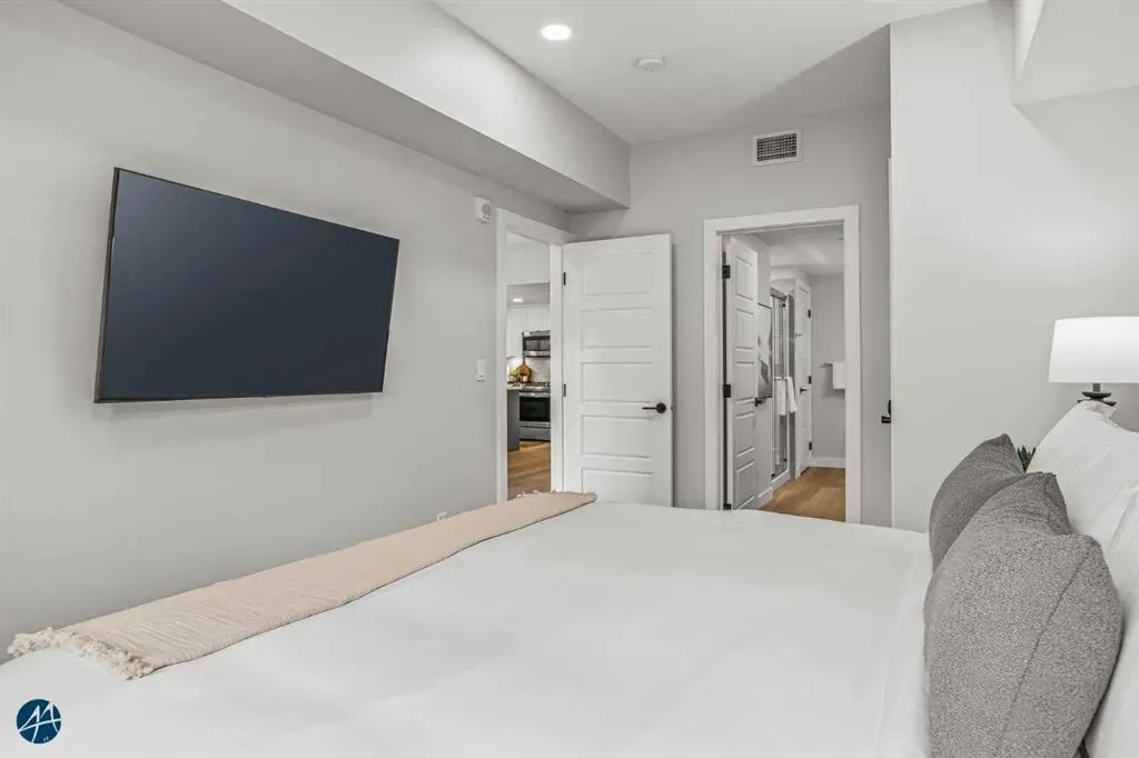 200 2 Avenue, #1217