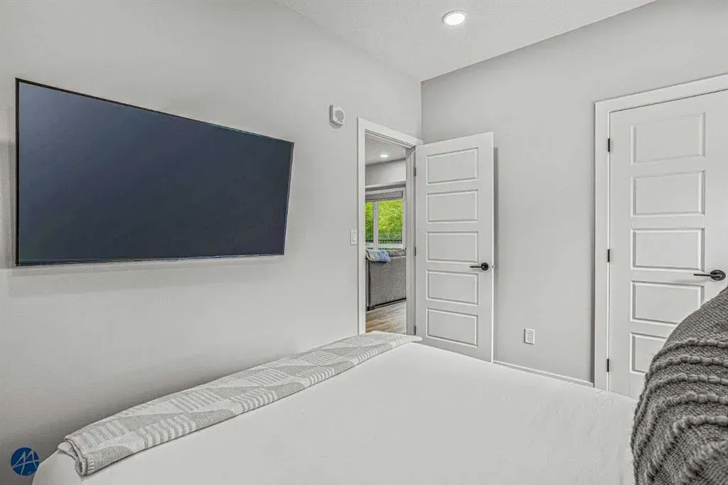 200 2 Avenue, #1217