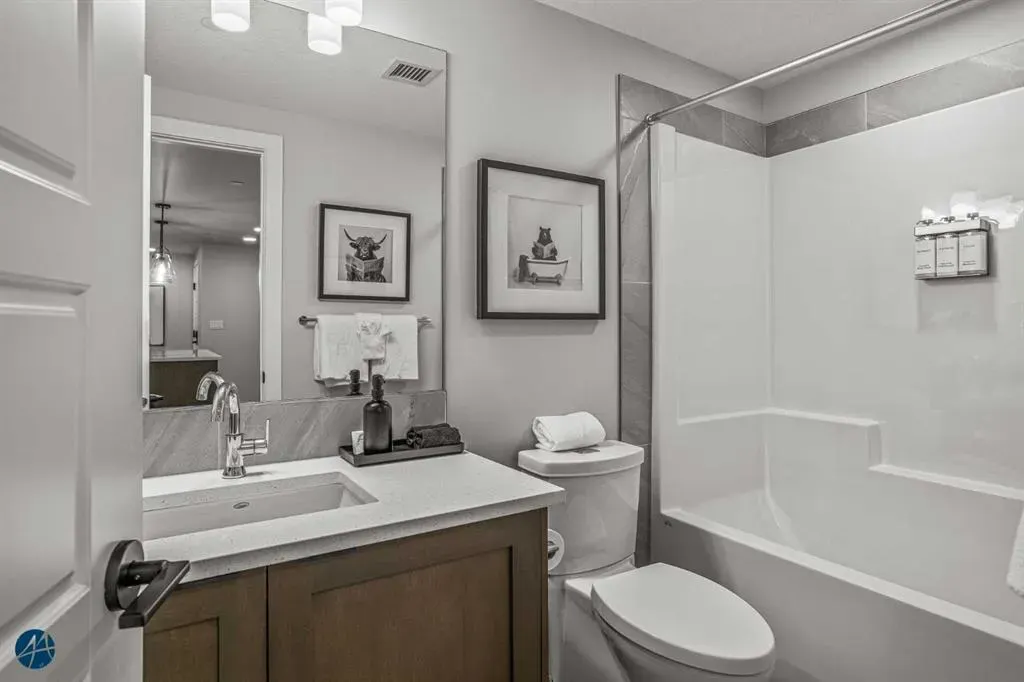 200 2 Avenue, #1217
