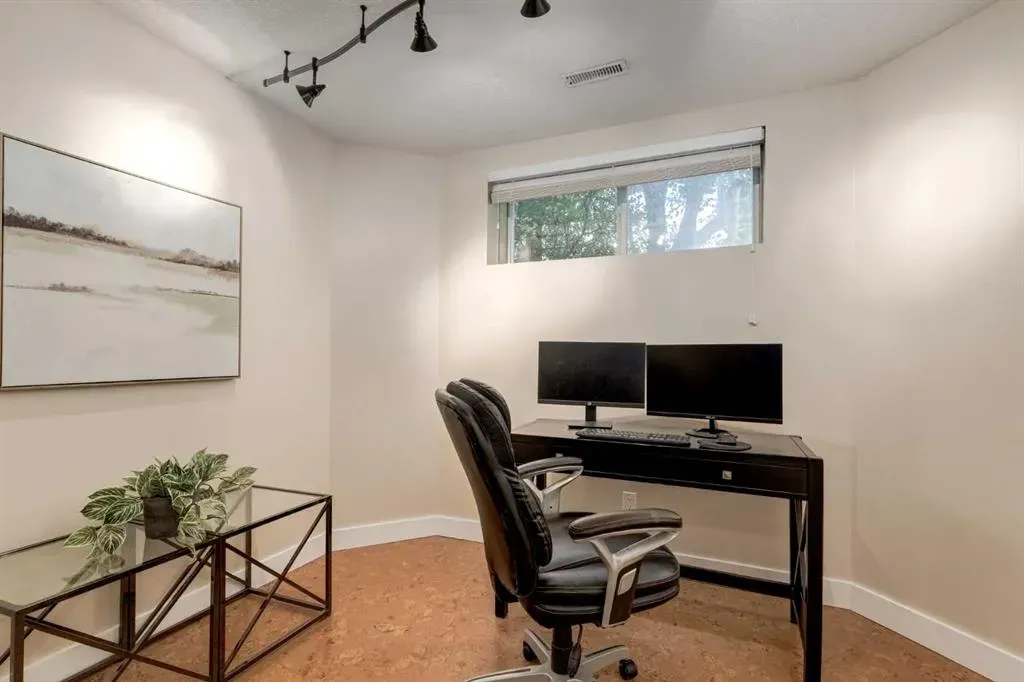 16 Hidden Valley Gardens NW