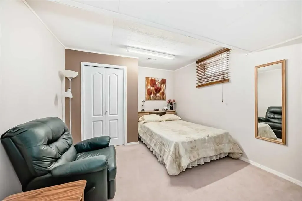 15 Whitewood Bay NE
