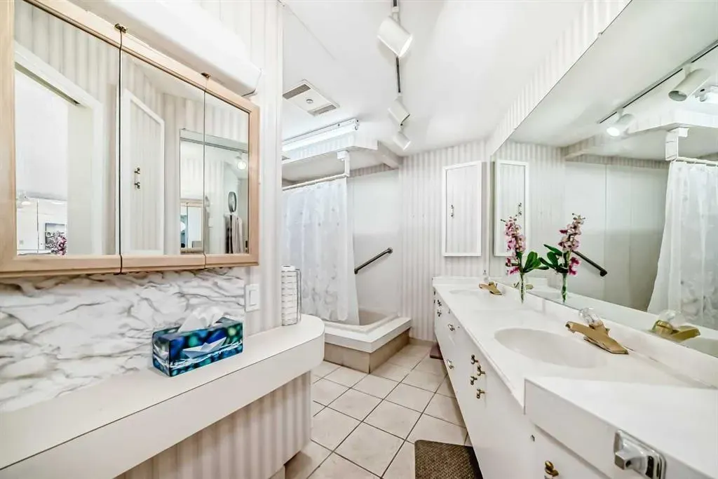 15 Whitewood Bay NE