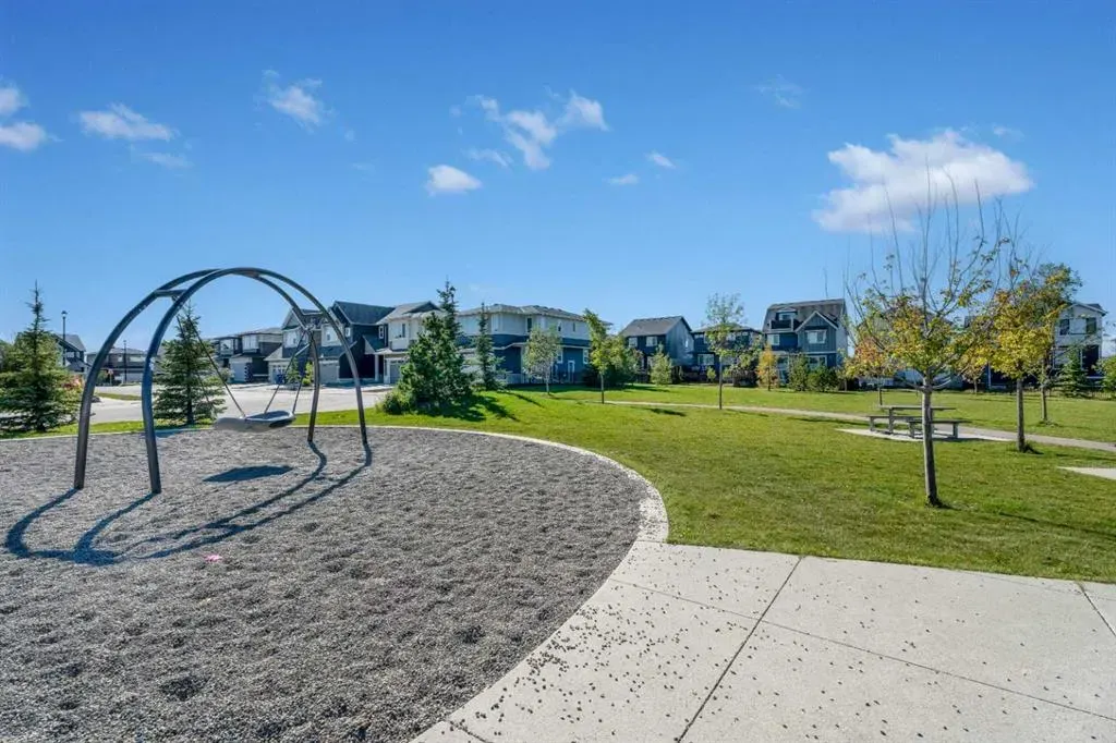 332 Lawthorn Way SE