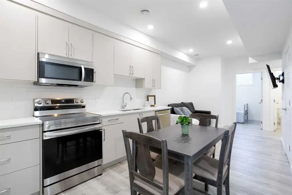 80 Belvedere Park SE