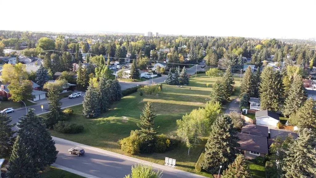 83 Brazeau Crescent SW