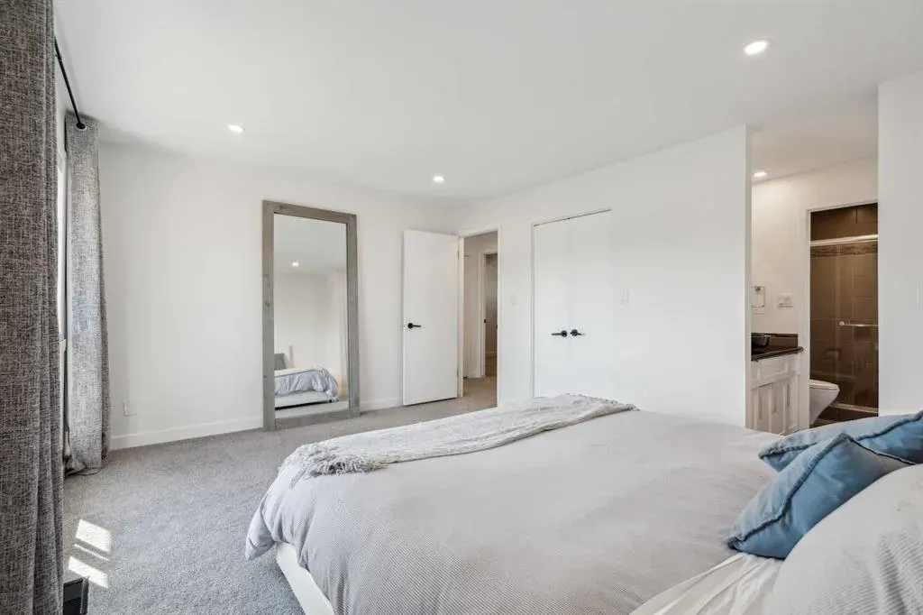 4 Coach Ridge Close SW
