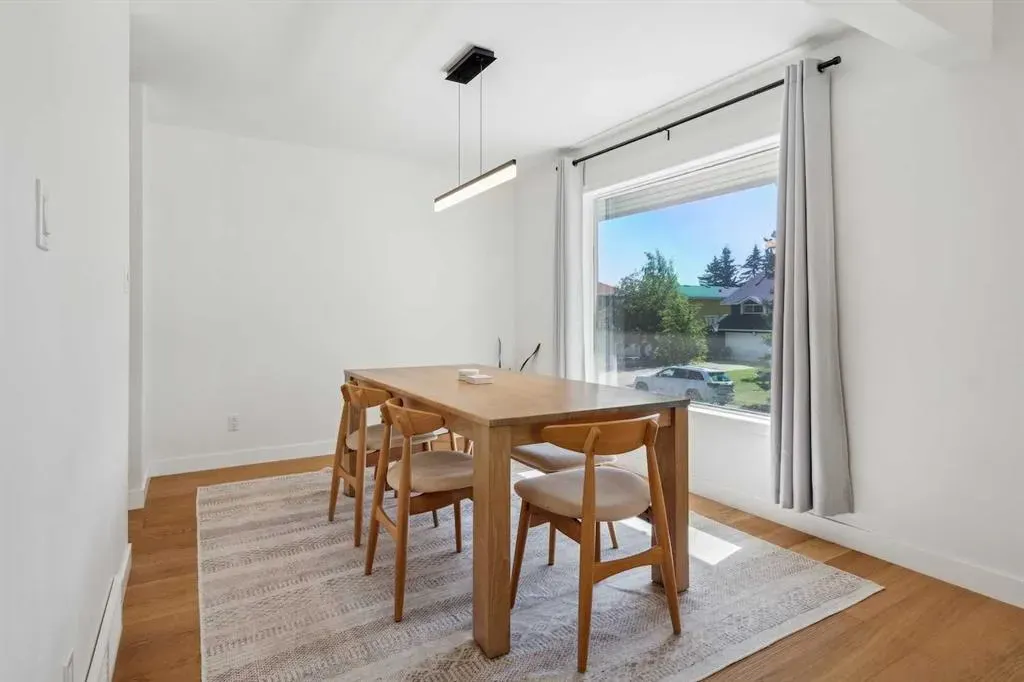 4 Coach Ridge Close SW