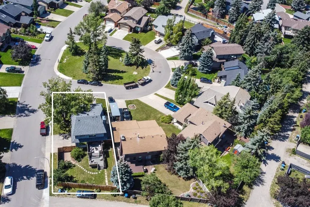 4 Coach Ridge Close SW