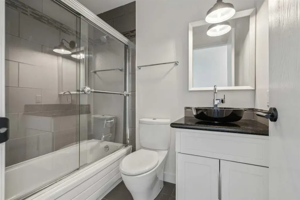 4 Coach Ridge Close SW