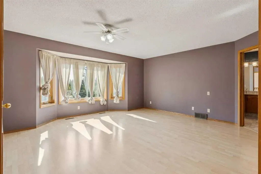 156 Edgevalley Circle NW