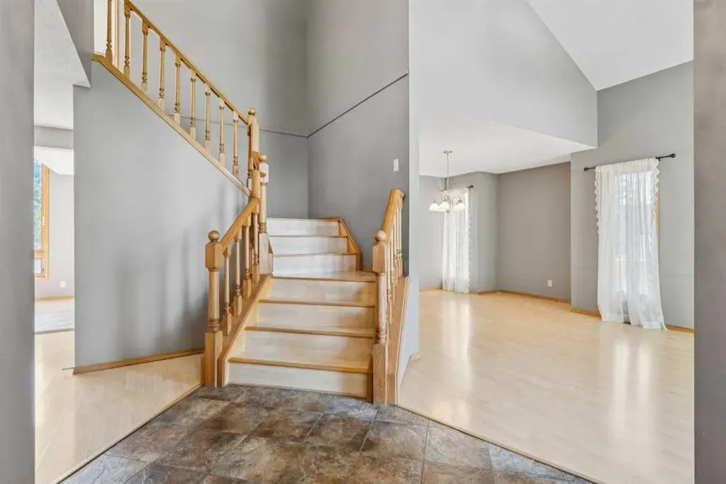 156 Edgevalley Circle NW