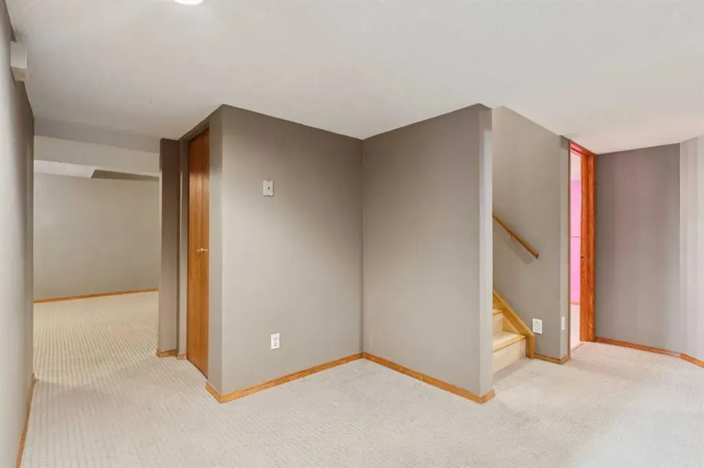 156 Edgevalley Circle NW