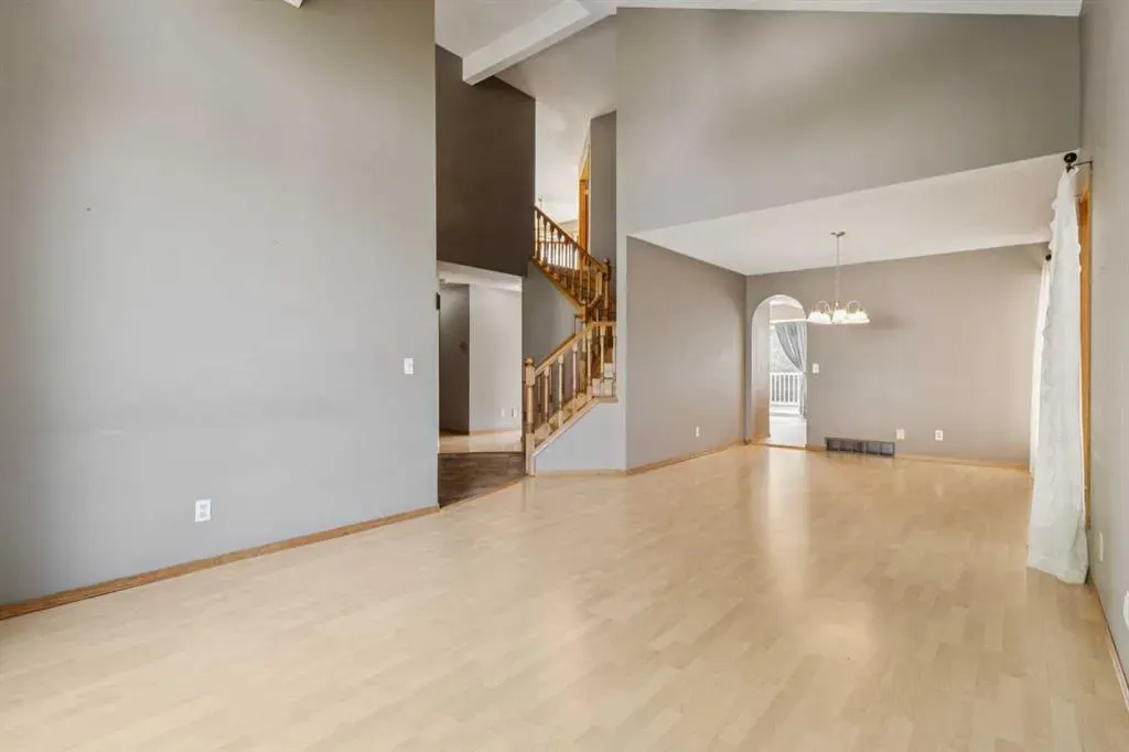 156 Edgevalley Circle NW