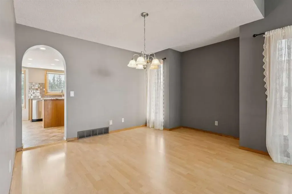156 Edgevalley Circle NW