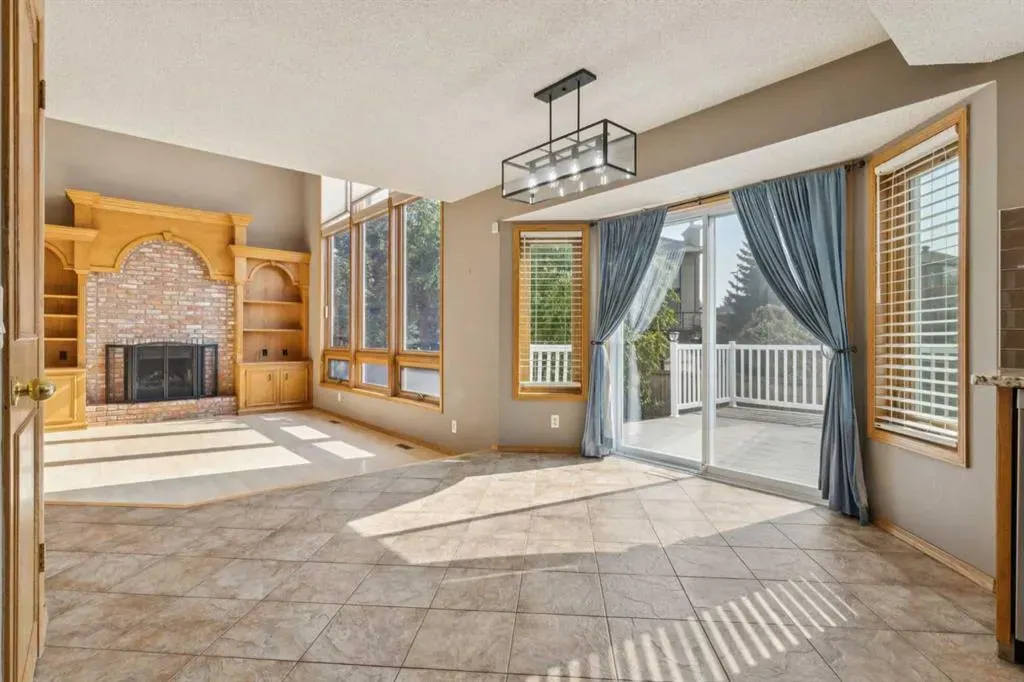 156 Edgevalley Circle NW