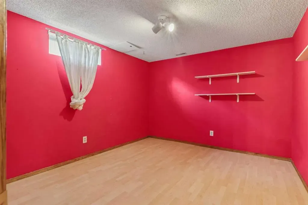 156 Edgevalley Circle NW