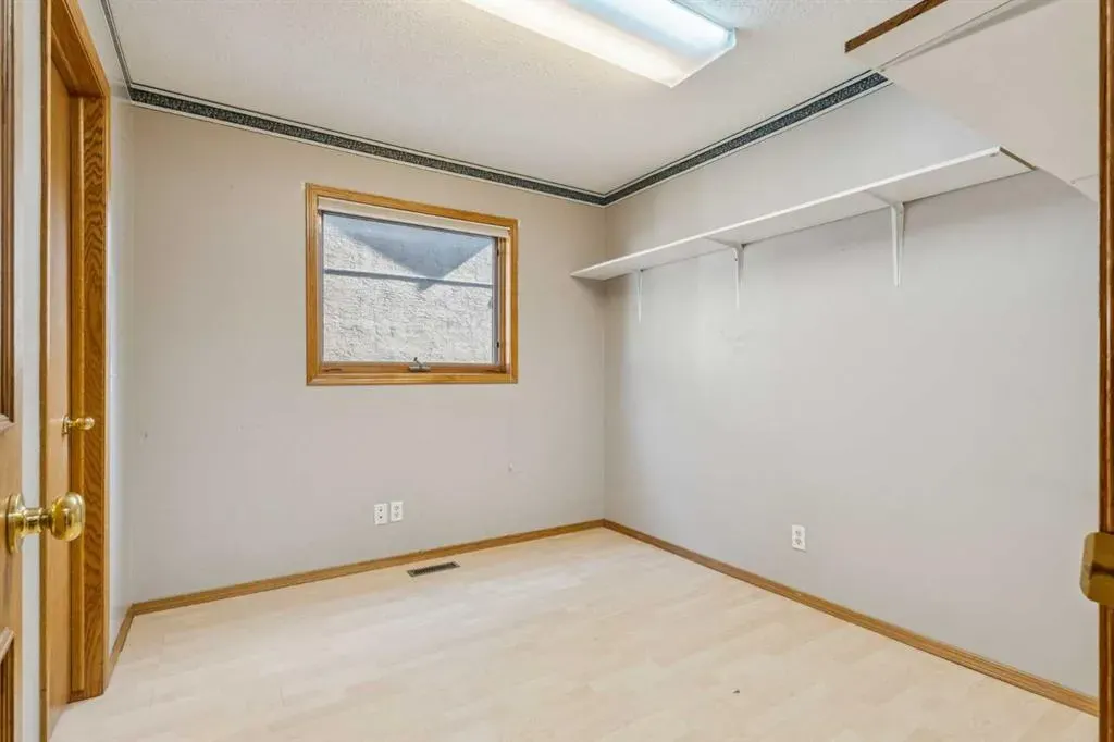 156 Edgevalley Circle NW