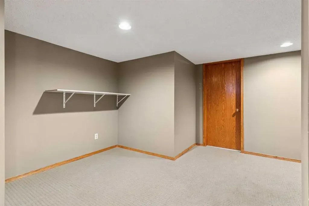 156 Edgevalley Circle NW