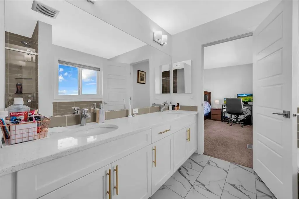 127 Ambleside Crescent NW