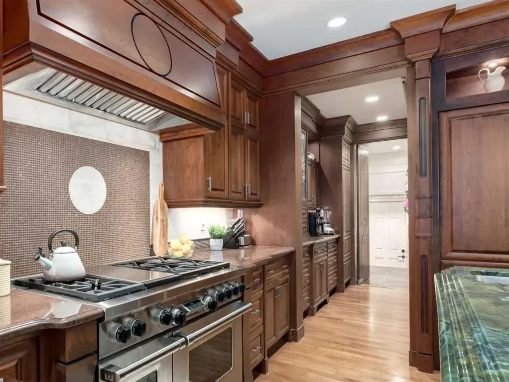 4 Aspen Ridge Bay SW