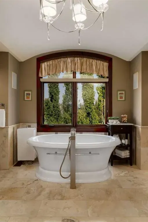 4 Aspen Ridge Bay SW