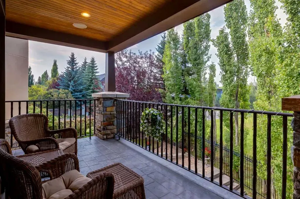 4 Aspen Ridge Bay SW
