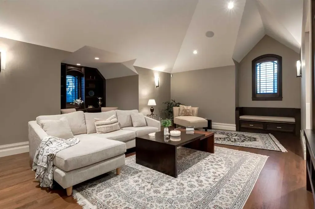 4 Aspen Ridge Bay SW