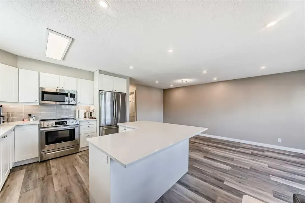 2037/2039 30 Street SW