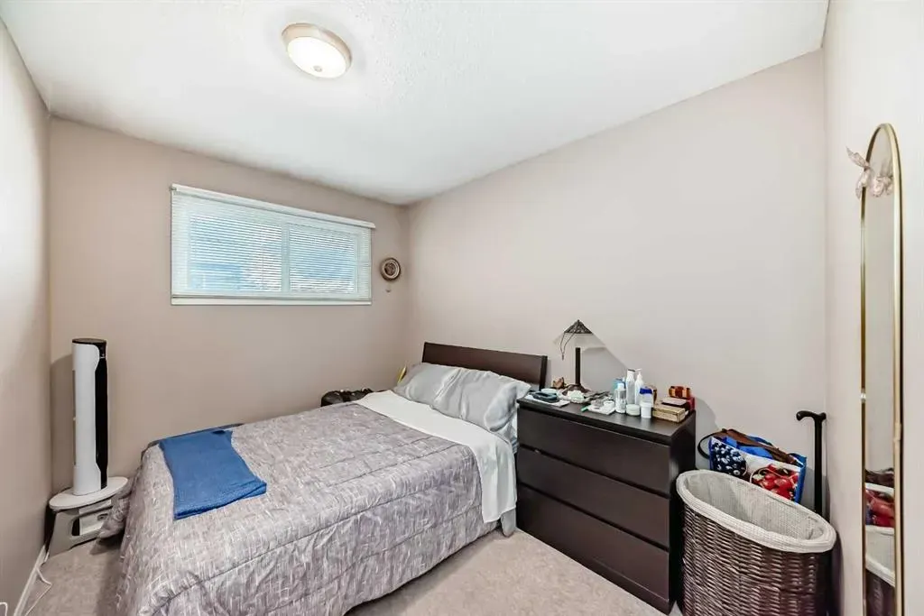 2037/2039 30 Street SW