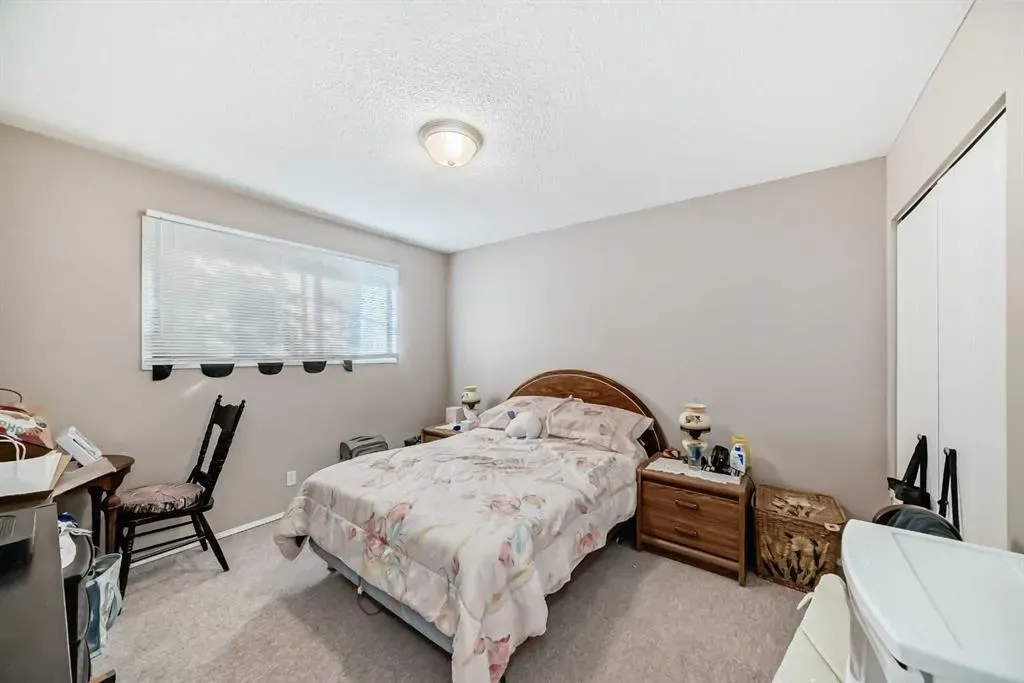 2037/2039 30 Street SW