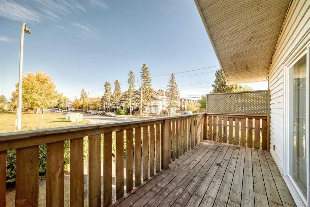 2037/2039 30 Street SW