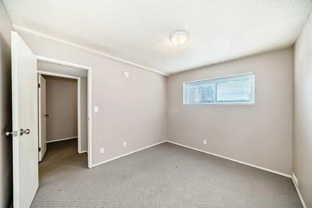 2037/2039 30 Street SW